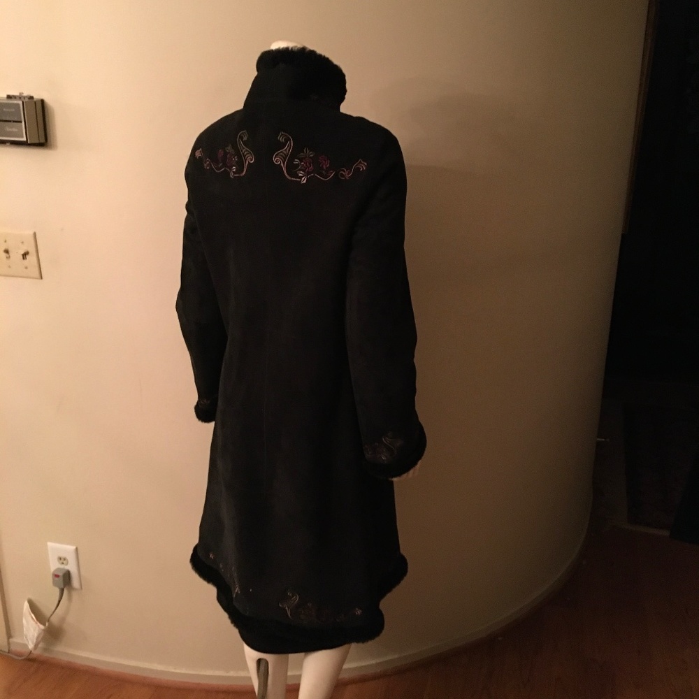 Ladies black  sheepskin coat - Picture 2 of 2